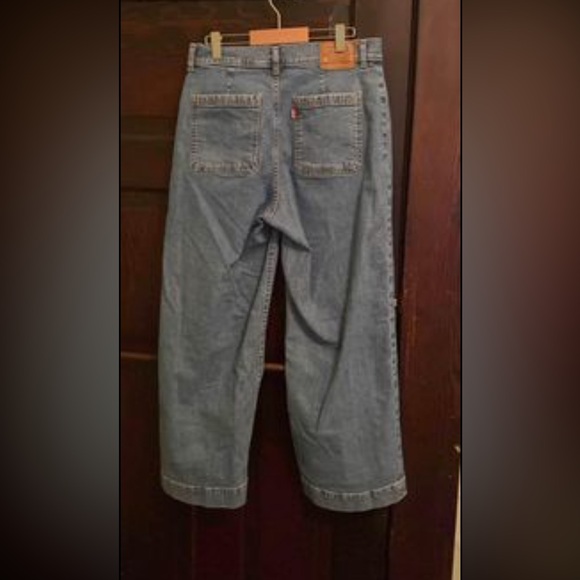 Levi’s Ribcage Wide Leg Crop Jean - Picture 3 of 3